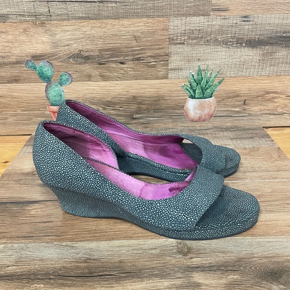FarylRobin peep toe wedge sandal heels women’s size 7 dragon scale